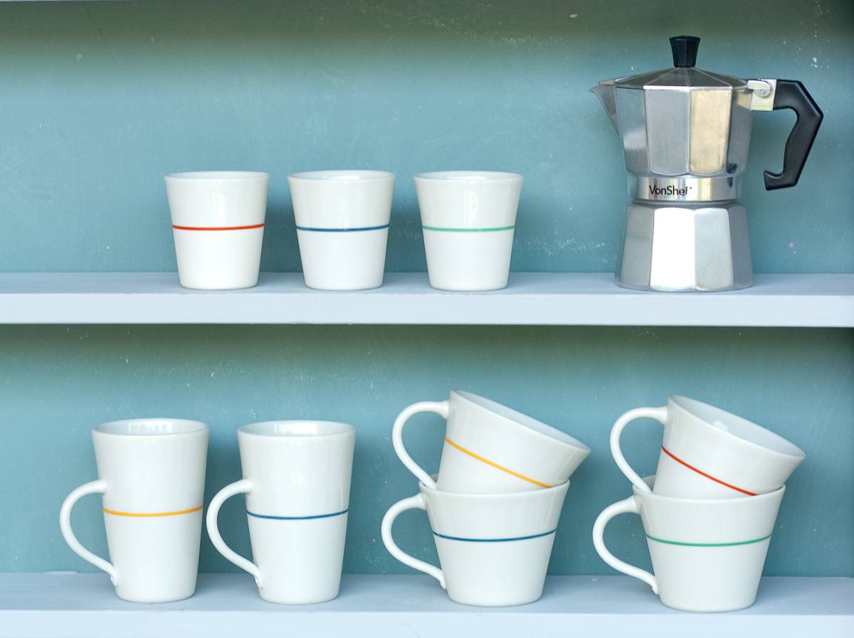 Tasses et petits gobelets en porcelaine blanche Ambit